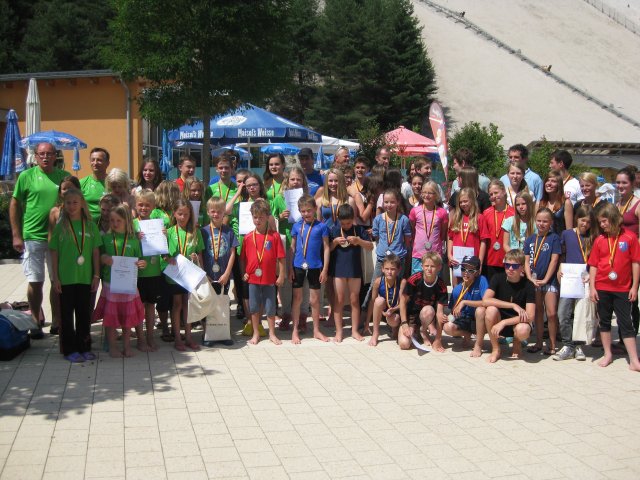 Einladungs-Schwimmwettkampf im Freibad am Monte Kaolino Einladungs-Schwimmwettkampf im Freibad am Monte Kaolino