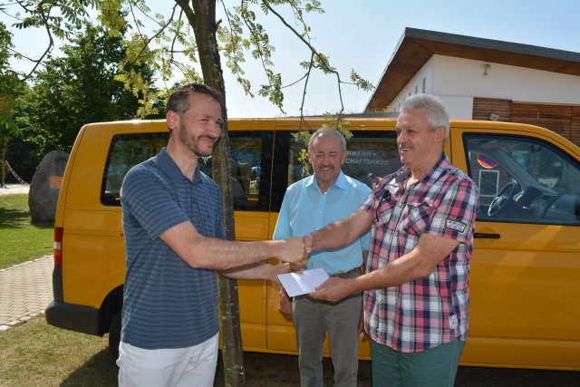 Spendenübergabe der CSU-Ehenfeld an die DJK Ehenfeld-Massenricht Spendenübergabe der CSU-Ehenfeld an die DJK Ehenfeld-Massenricht