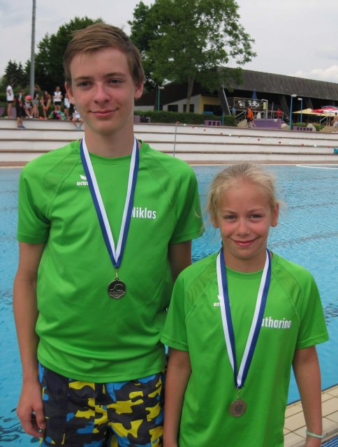 Gold, Silber und Bronze für Hirschauer Schwimmernachwuchs bei Bezirksjahrgangsmeisterschaften Gold, Silber und Bronze für Hirschauer Schwimmernachwuchs bei Bezirksjahrgangsmeisterschaften