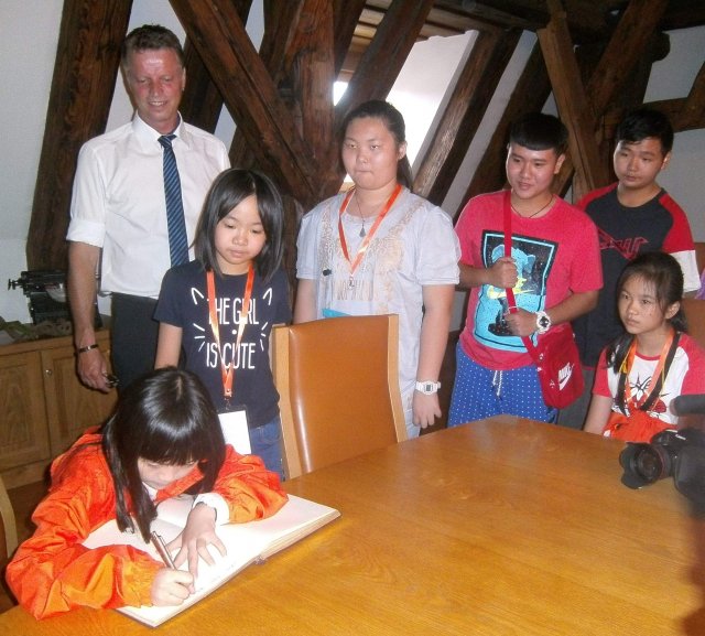 Bürgermeister empfängt Gäste aus China Bürgermeister empfängt Gäste aus China