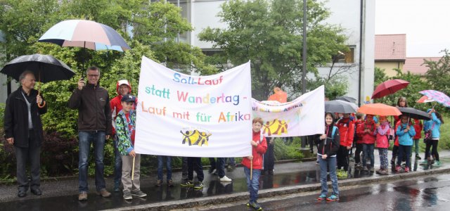 Für Kinder in Burkina Faso auf Schusters Rappen von Hirschau bis Helsinki Für Kinder in Burkina Faso auf Schusters Rappen von Hirschau bis Helsinki