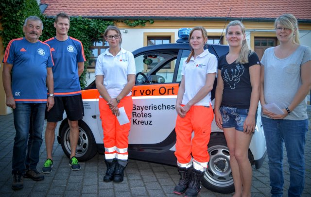 Spendenübergabe an die Ehenfelder Krabbelgruppe und die Hirschauer Helfer vor Ort Spendenübergabe an die Ehenfelder Krabbelgruppe und die Hirschauer Helfer vor Ort