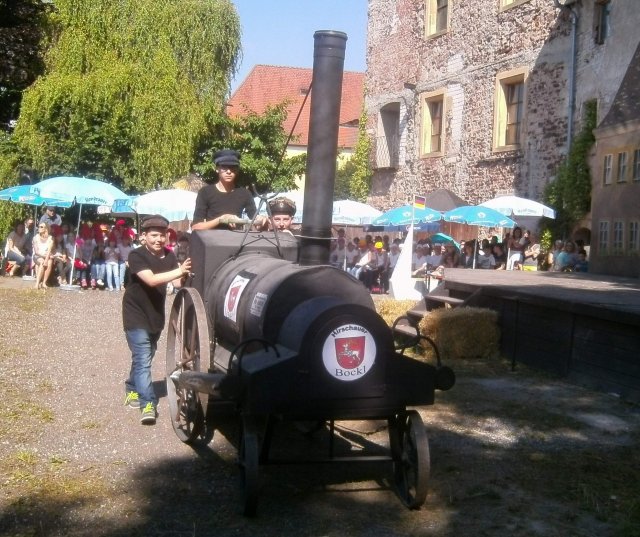 Hirschauer Bockl rollt heute nochmal im Schlosshof Hirschauer Bockl rollt heute nochmal im Schlosshof