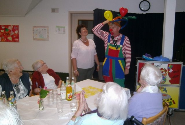 Dank Zauberclown Fabellini beim Senioren-Sommerfest Tränen gelacht Dank Zauberclown Fabellini beim Senioren-Sommerfest Tränen gelacht