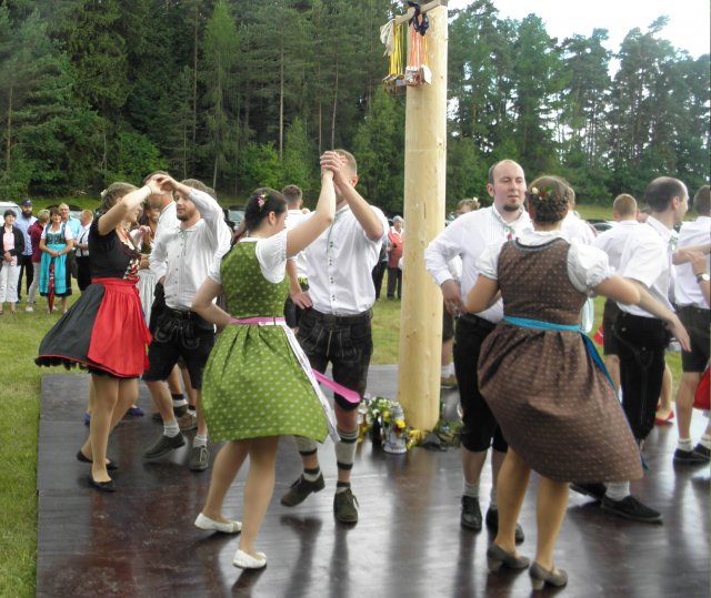Drei Tage Kirwastimmung am Fuß des Rotbühl Drei Tage Kirwastimmung am Fuß des Rotbühl