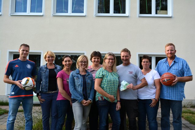 DJK und KLB unterstützen Ehenfelder Schule DJK und KLB unterstützen Ehenfelder Schule