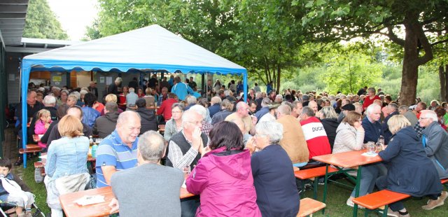 Anglerfreunde zwei Tage in Feierlaune Anglerfreunde zwei Tage in Feierlaune