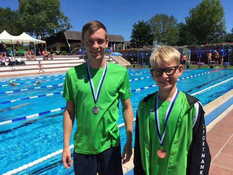 Hirschauer Schwimmernachwuchs auf dem Siegertreppchen Hirschauer Schwimmernachwuchs auf dem Siegertreppchen