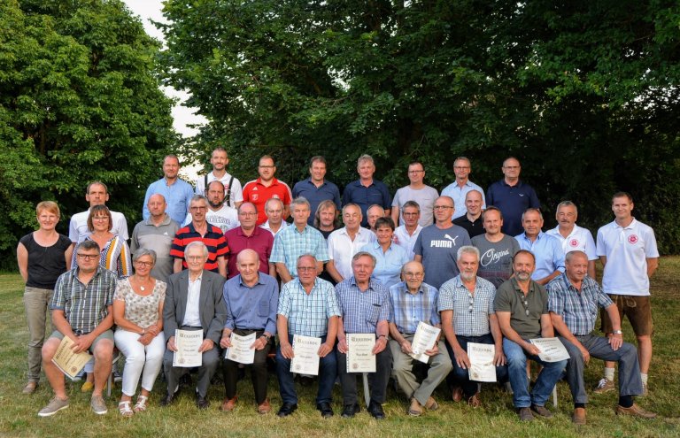 Ehrungen bei der DJK Ehenfeld-Massenricht Ehrungen bei der DJK Ehenfeld-Massenricht