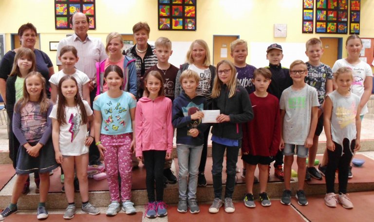 Erstkommunikanten spenden für Familienhilfe Erstkommunikanten spenden für Familienhilfe