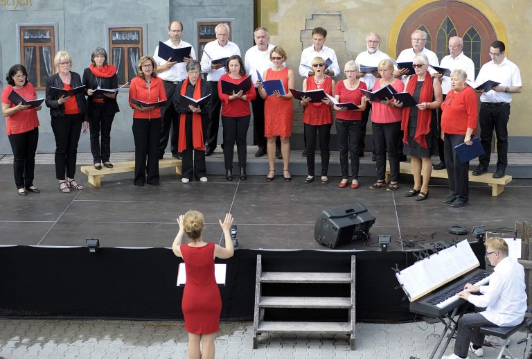 Stimmungsvolle Sommerserenade im Schlosshof Stimmungsvolle Sommerserenade im Schlosshof