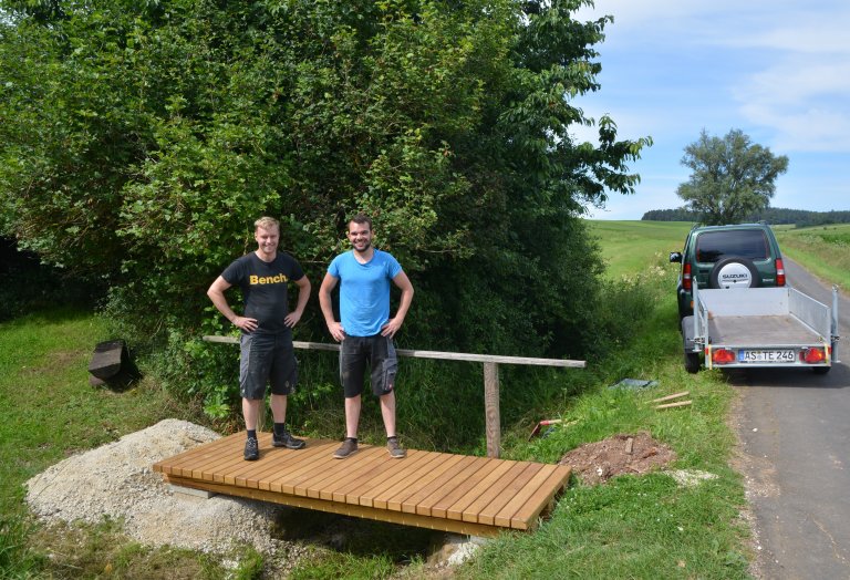 Freiwillige Helfer der Dorfgemeinschaft Ehenfeld (DGE) führen Arbeiten an der Ehenbachquelle durch Freiwillige Helfer der Dorfgemeinschaft Ehenfeld (DGE) führen Arbeiten an der Ehenbachquelle durch