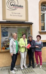 Weltladen-Team spendet für Africa Luz