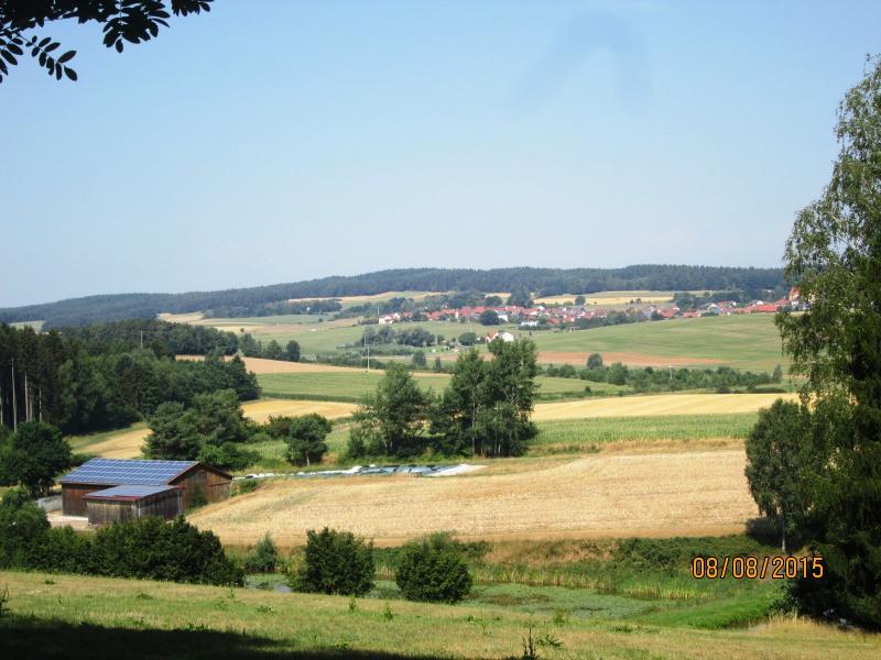 Blick auf Ehenfeld (Wanderweg Nr. 18 und 25)