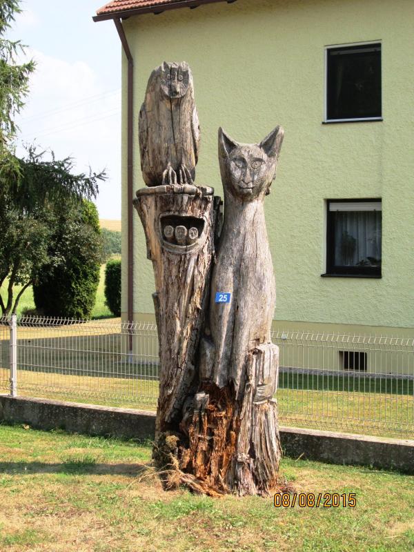 Holzkunst am Wanderweg Nr. 25